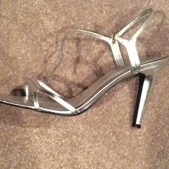 Ralph Lauren silver metallic shoes, sandals, heels open toe, 9m - Picture 4 of 8